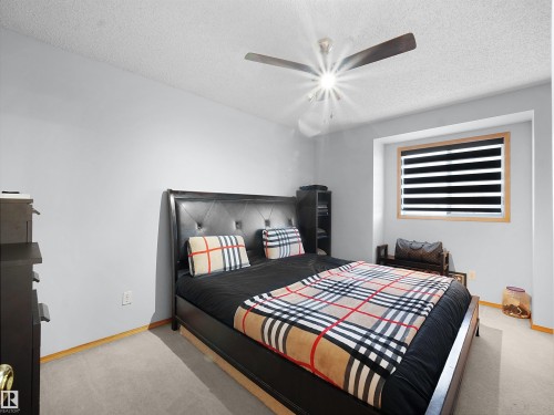 1238 Joyce Crescent, Edmonton, AB - Indoor Photo Showing Bedroom