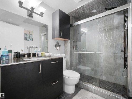 1238 Joyce Crescent, Edmonton, AB - Indoor Photo Showing Bathroom