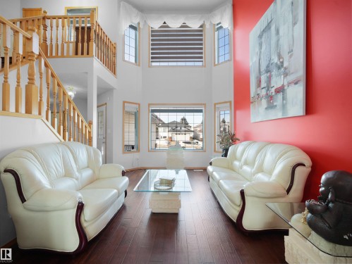 1238 Joyce Crescent, Edmonton, AB - Indoor Photo Showing Living Room