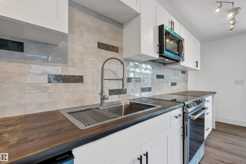 9111 151 Street, Edmonton, AB - Indoor Photo Showing Kitchen