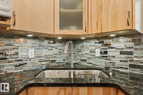 3 Wingate Place, St. Albert, AB - Indoor Photo Showing Kitchen With Double Sink With Upgraded Kitchen