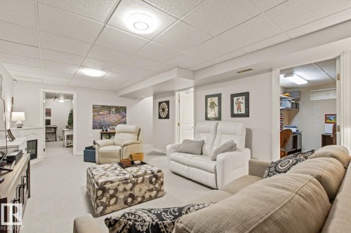 3 Wingate Place, St. Albert, AB - Indoor Photo Showing Living Room