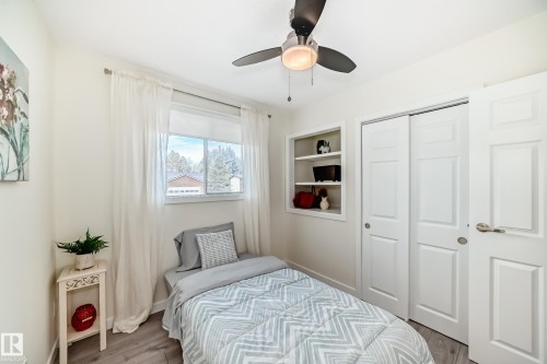 6111 18 Avenue Nw, Edmonton, AB - Indoor Photo Showing Bedroom