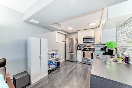 6111 18 Avenue Nw, Edmonton, AB - Indoor Photo Showing Kitchen With Double Sink