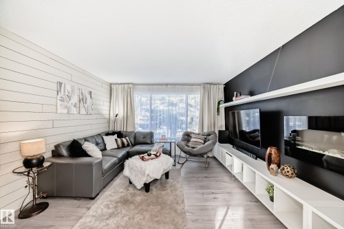 6111 18 Avenue Nw, Edmonton, AB - Indoor Photo Showing Living Room