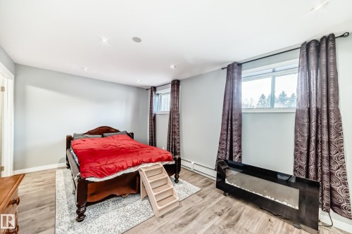 6111 18 Avenue Nw, Edmonton, AB - Indoor Photo Showing Bedroom