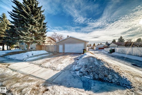 6111 18 Avenue Nw, Edmonton, AB - Outdoor