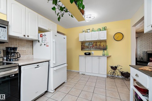 7 Mohawk Crescent, Leduc, AB - Indoor Photo Showing Kitchen
