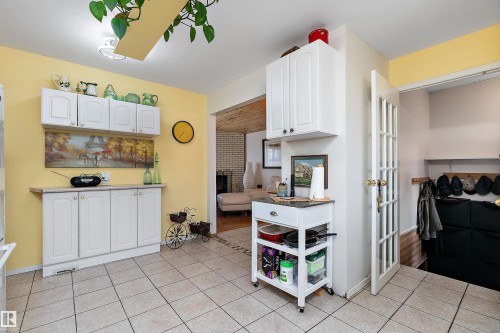 7 Mohawk Crescent, Leduc, AB - Indoor Photo Showing Kitchen