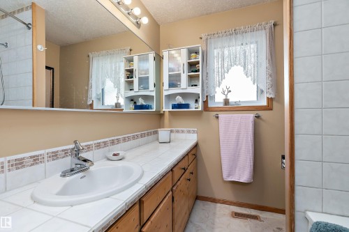 7 Mohawk Crescent, Leduc, AB - Indoor Photo Showing Bathroom