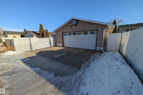 Garage with a gate and driveway - 7 Mohawk Crescent, Leduc, AB - Outdoor With Exterior