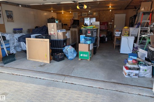 7 Mohawk Crescent, Leduc, AB - Indoor Photo Showing Garage