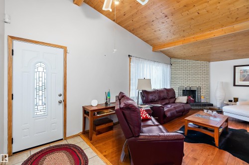 7 Mohawk Crescent, Leduc, AB - Indoor Photo Showing Living Room