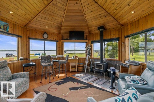 3013A Twp Rd 574, Rural Barrhead County, AB - Indoor Photo Showing Living Room