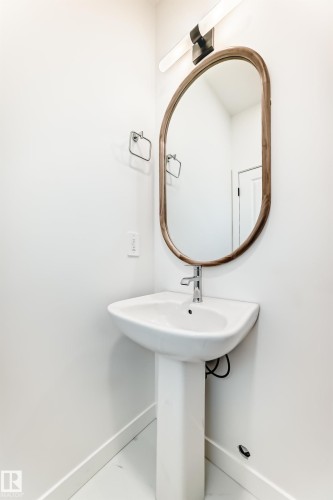 8235 Kiriak Loop, Edmonton, AB - Indoor Photo Showing Bathroom