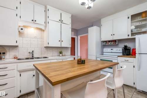 4426 53 Avenue, Leduc, AB - Indoor Photo Showing Kitchen With Double Sink