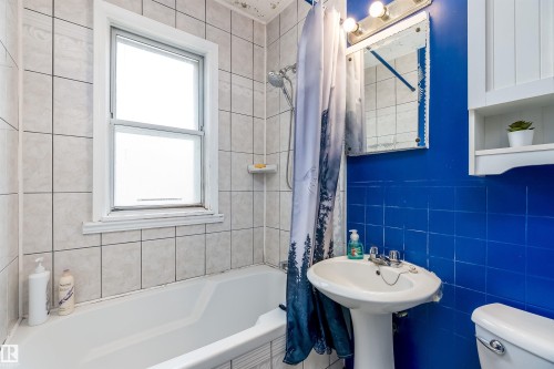4426 53 Avenue, Leduc, AB - Indoor Photo Showing Bathroom