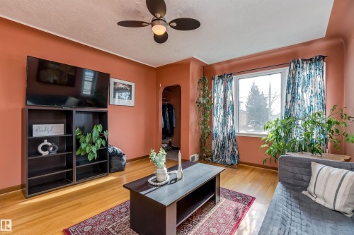 4426 53 Avenue, Leduc, AB - Indoor Photo Showing Living Room