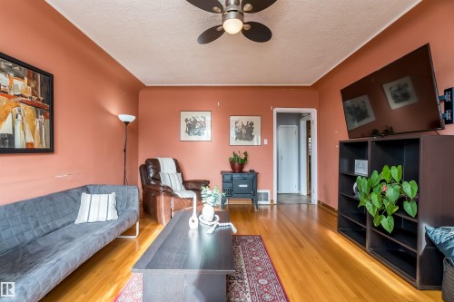 4426 53 Avenue, Leduc, AB - Indoor Photo Showing Living Room