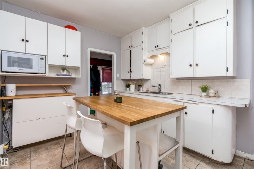 4426 53 Avenue, Leduc, AB - Indoor Photo Showing Kitchen With Double Sink