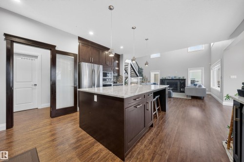 3 Shorewood Crescent, Leduc, AB - Indoor Photo Showing Kitchen With Upgraded Kitchen