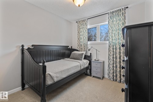 9512 180A Avenue, Edmonton, AB - Indoor Photo Showing Bedroom