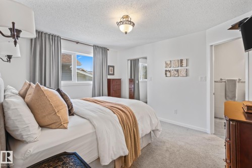 9512 180A Avenue, Edmonton, AB - Indoor Photo Showing Bedroom