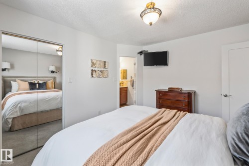 9512 180A Avenue, Edmonton, AB - Indoor Photo Showing Bedroom