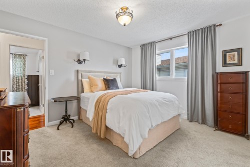 9512 180A Avenue, Edmonton, AB - Indoor Photo Showing Bedroom