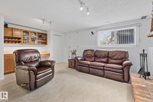 9512 180A Avenue, Edmonton, AB - Indoor Photo Showing Living Room