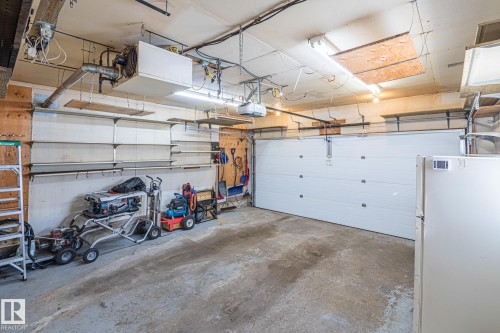 9512 180A Avenue, Edmonton, AB - Indoor Photo Showing Garage