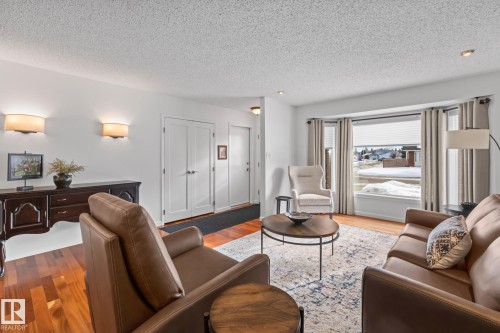 9512 180A Avenue, Edmonton, AB - Indoor Photo Showing Living Room