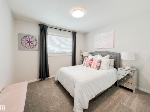 21 Riverhill Crescent, St. Albert, AB - Indoor Photo Showing Bedroom