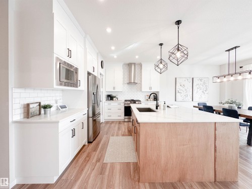 21 Riverhill Crescent, St. Albert, AB - Indoor Photo Showing Kitchen With Upgraded Kitchen