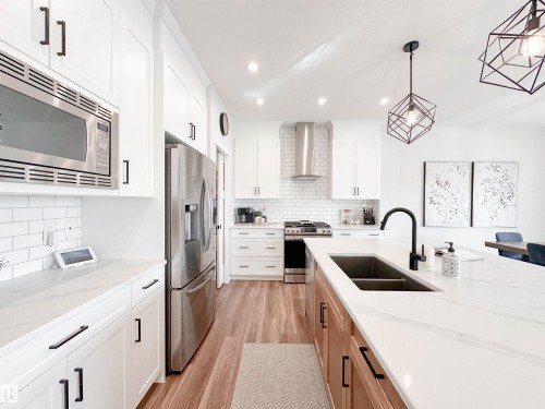 21 Riverhill Crescent, St. Albert, AB - Indoor Photo Showing Kitchen With Double Sink With Upgraded Kitchen