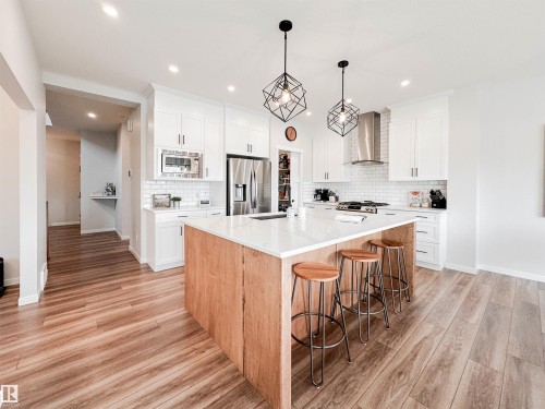 21 Riverhill Crescent, St. Albert, AB - Indoor Photo Showing Kitchen With Upgraded Kitchen