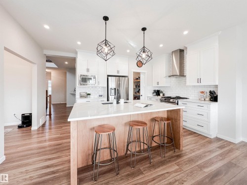 21 Riverhill Crescent, St. Albert, AB - Indoor Photo Showing Kitchen With Upgraded Kitchen
