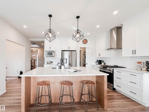 21 Riverhill Crescent, St. Albert, AB - Indoor Photo Showing Kitchen With Upgraded Kitchen