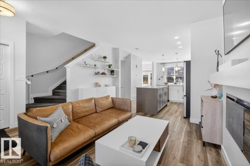 535 Paterson Way, Edmonton, AB - Indoor Photo Showing Other Room