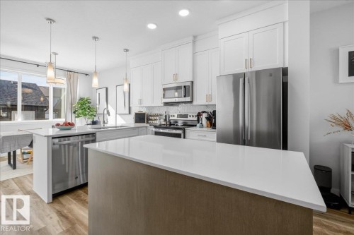 535 Paterson Way, Edmonton, AB - Indoor Photo Showing Kitchen With Upgraded Kitchen