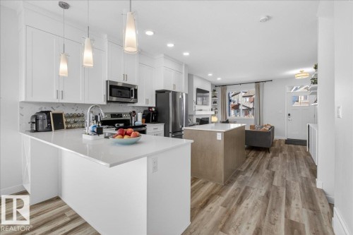 535 Paterson Way, Edmonton, AB - Indoor Photo Showing Kitchen With Upgraded Kitchen