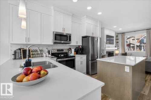 535 Paterson Way, Edmonton, AB - Indoor Photo Showing Kitchen With Double Sink With Upgraded Kitchen