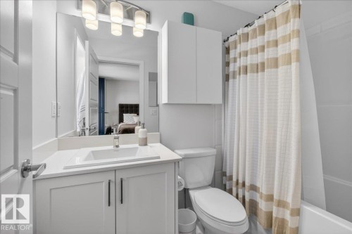 535 Paterson Way, Edmonton, AB - Indoor Photo Showing Bathroom