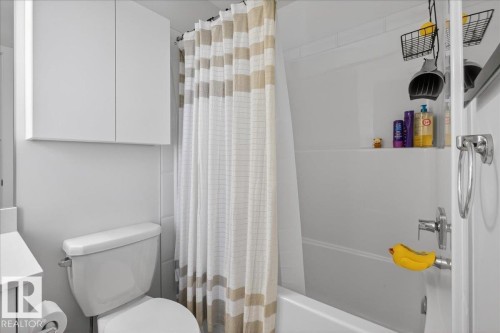 535 Paterson Way, Edmonton, AB - Indoor Photo Showing Bathroom