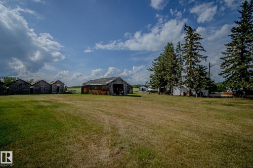 View of green lawn with an outbuilding - 56430 Range Rd 113, Rural St. Paul County, AB - Outdoor