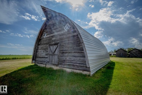 View of barn featuring a lawn - 56430 Range Rd 113, Rural St. Paul County, AB - Outdoor