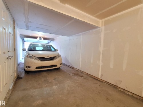 26 1623 Towne Centre Boulevard, Edmonton, AB - Indoor Photo Showing Garage
