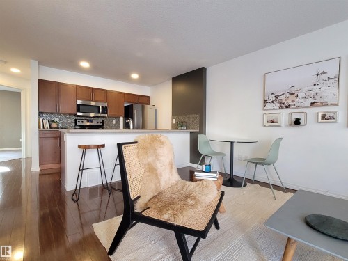 26 1623 Towne Centre Boulevard, Edmonton, AB - Indoor