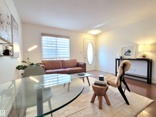 26 1623 Towne Centre Boulevard, Edmonton, AB - Indoor Photo Showing Living Room