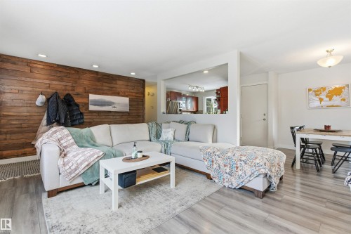 2 Sheridan Drive, St. Albert, AB - Indoor Photo Showing Living Room